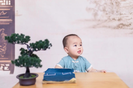 鄂州怀孕肚子中间凹两边凸